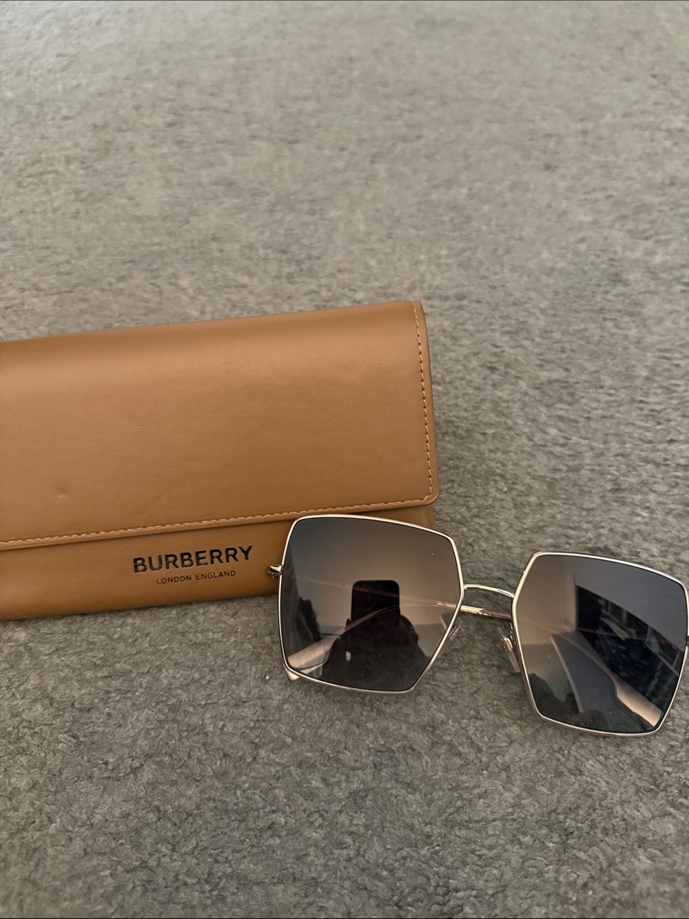 Burberry Women's Square Gradient Sunglasses - Brown Case